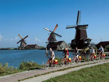 Petualangan Bersepeda di Kota Sepeda Dunia Amsterdam