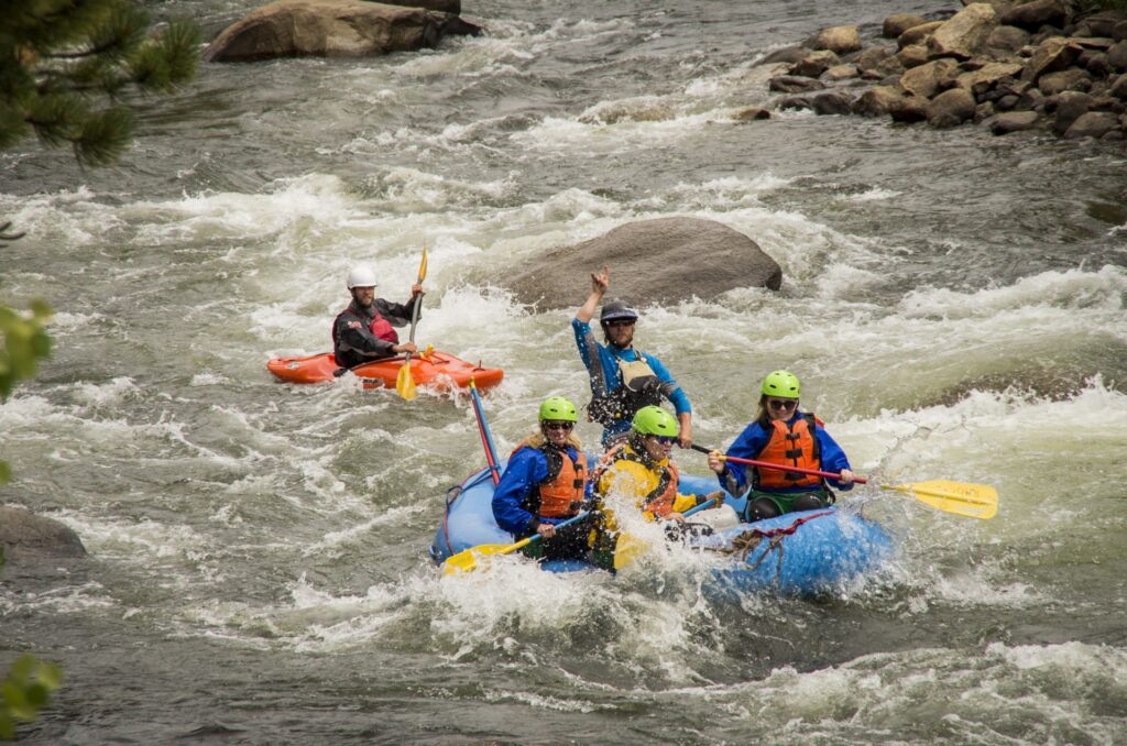 Petualangan Rafting di Sungai Colorado Arus yang Menantang
